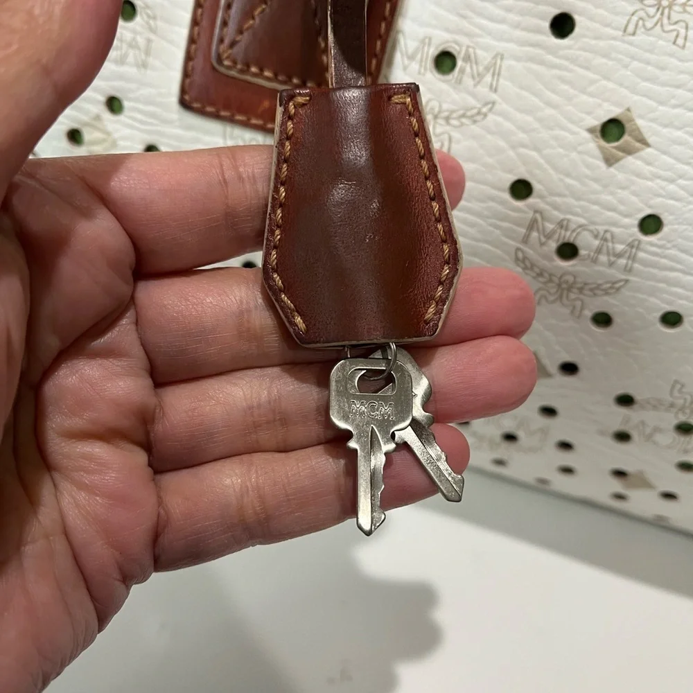 MCM PERFORATED VISETOS HANDBAG - Picture 5 of 16